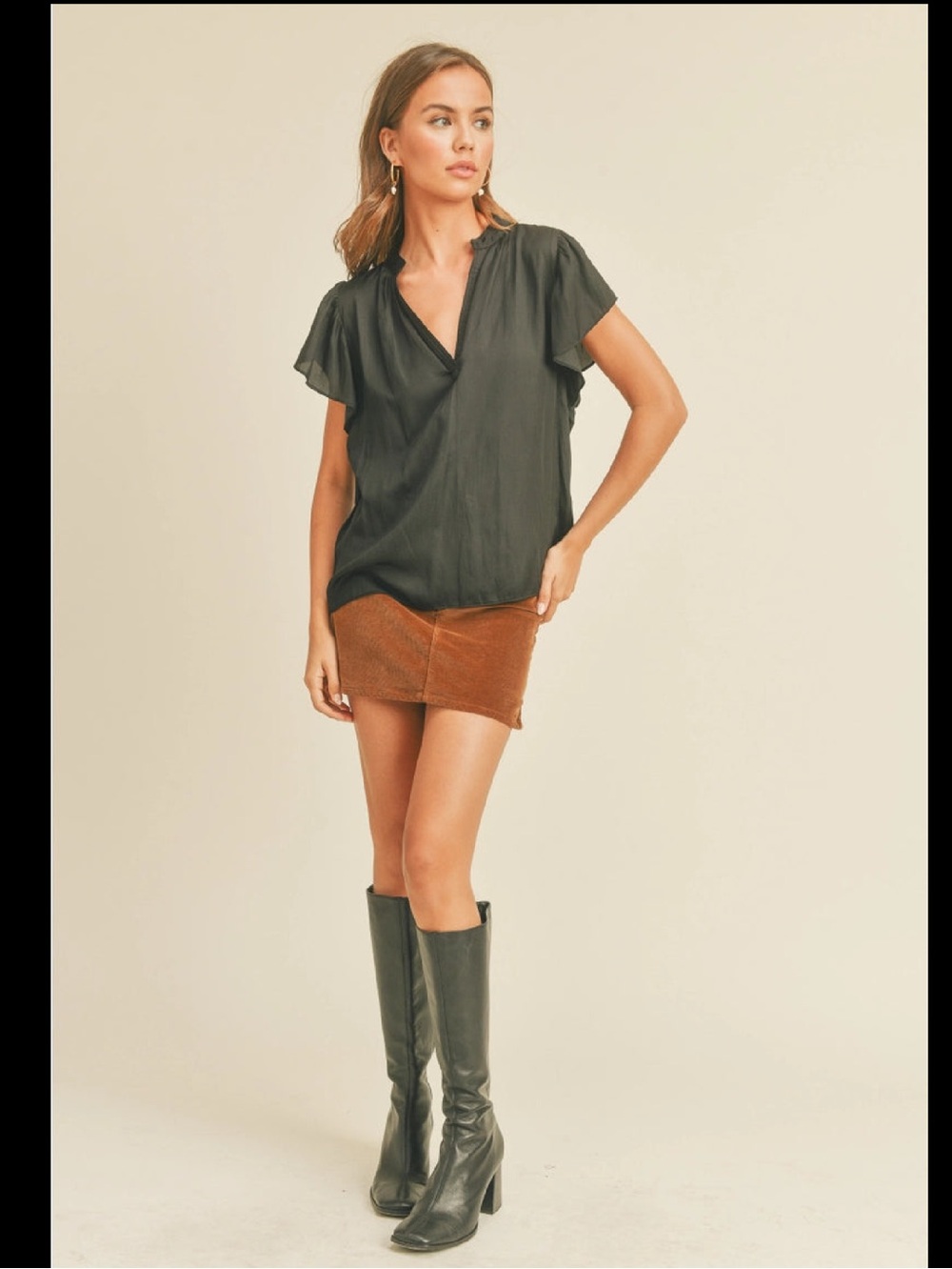 Miou Muse Black Flutter-Sleeve V-Neck Blouse ♥️♥️